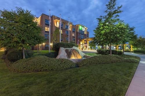 Holiday Inn Express Hotel & Suites Riverport Richmond by IHG