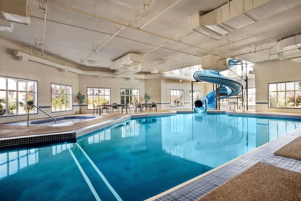 Days Inn & Suites by Wyndham Strathmore