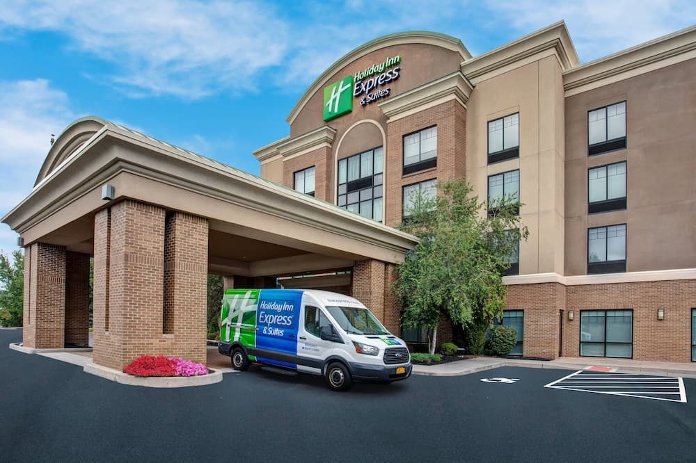 Holiday Inn Express & Suites Rochester Webster by IHG