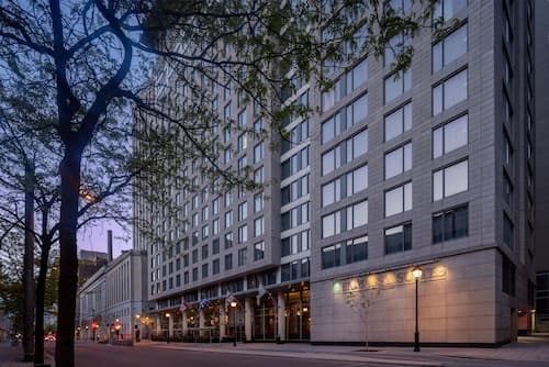 Embassy Suites Montréal by Hilton