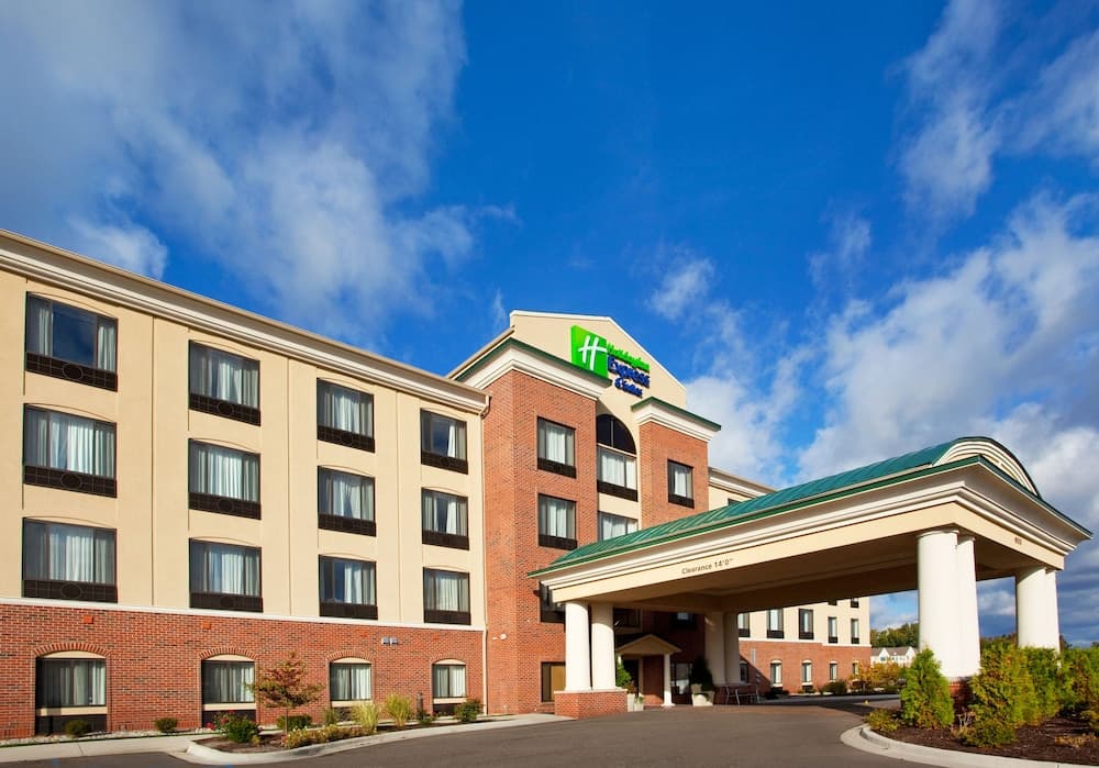 Holiday Inn Express Hotel & Suites Detroit - Utica by IHG
