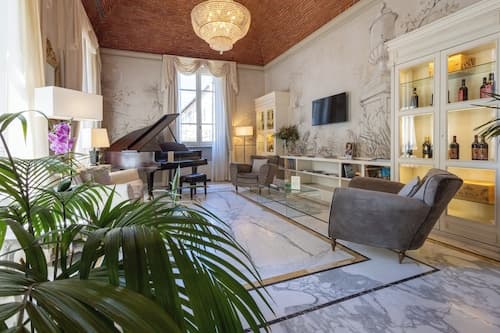 Hotel Embassy