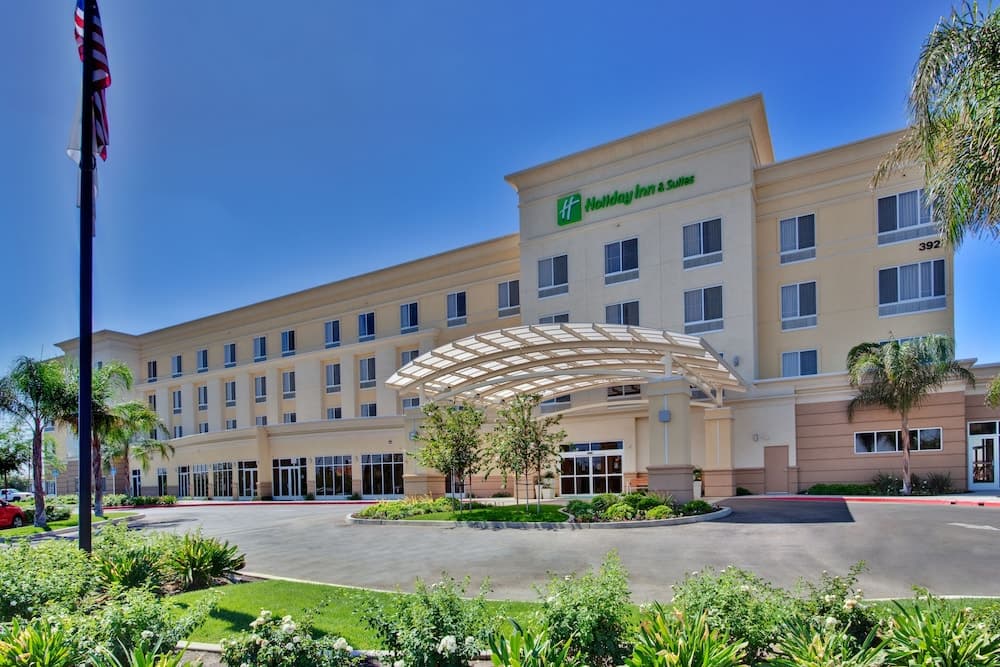 Holiday Inn & Suites Bakersfield by IHG
