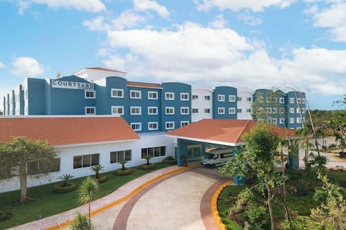 Courtyard By Marriott Cancun Airport