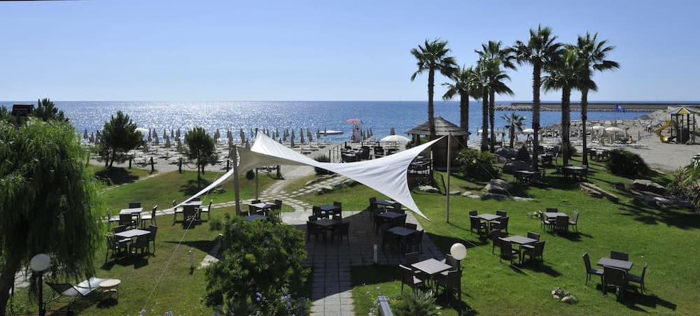 Aregai Marina Hotel & Residence