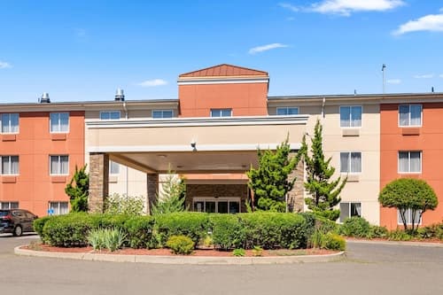 Quality Suites Stratford
