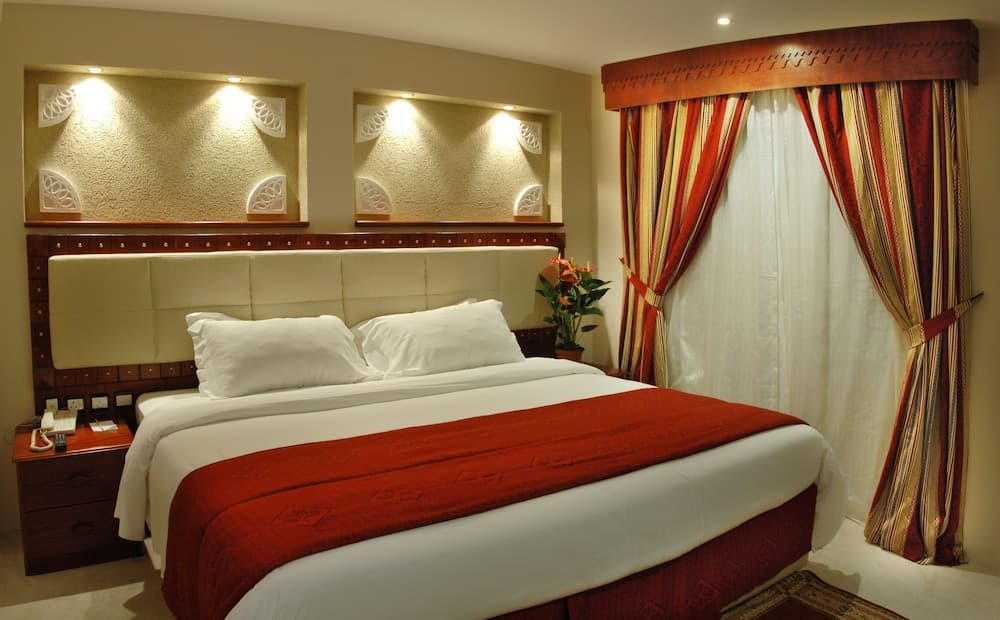 Al Liwan Suites