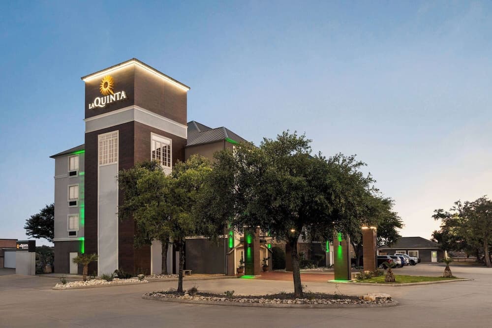 La Quinta Inn & Suites by Wyndham San Antonio N Stone Oak