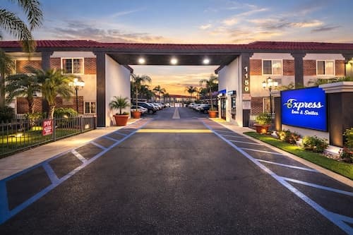 Express Inn & Suites