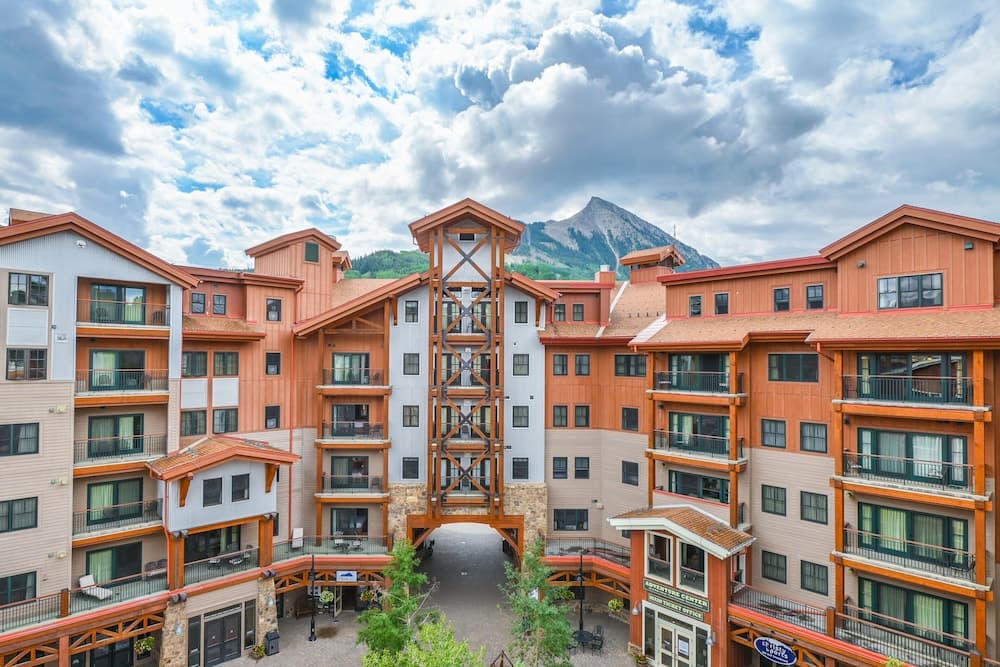 Lodge at Mountaineer Square