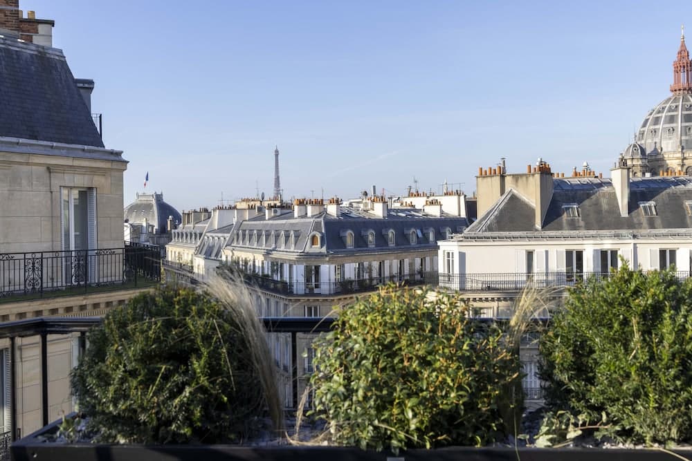 Le 12 Hotel