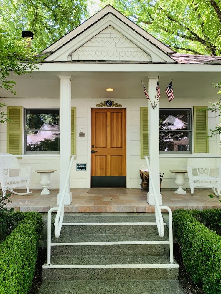 Cottage Grove Inn