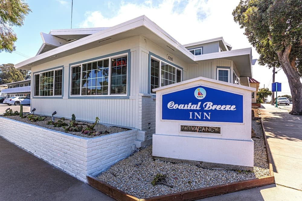Coastal Breeze Inn