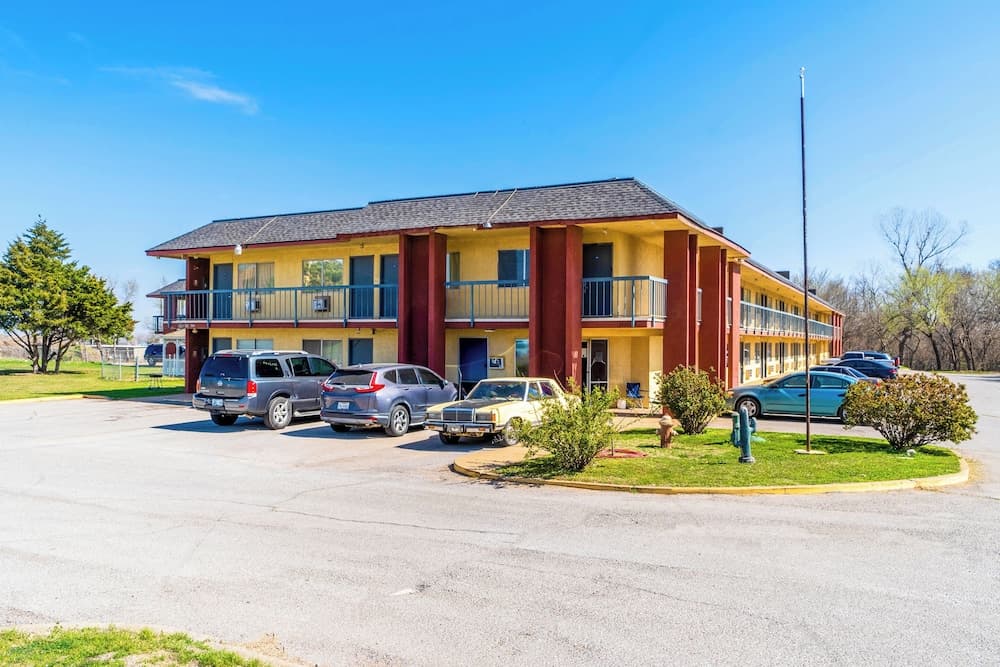 Castle Inn & Suites By OYO Chickasha