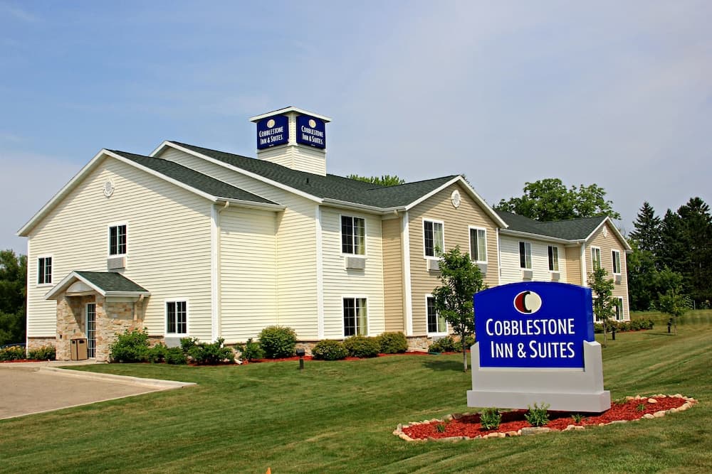 Cobblestone Inn & Suites - Clintonville