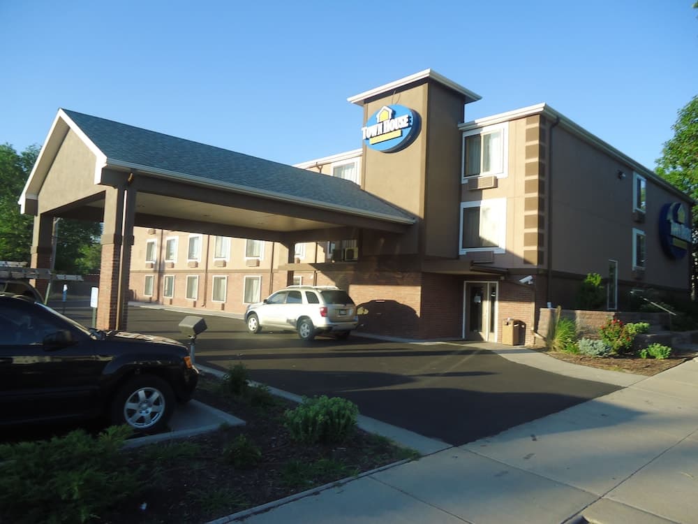 Town House Extended Stay Hotel Downtown