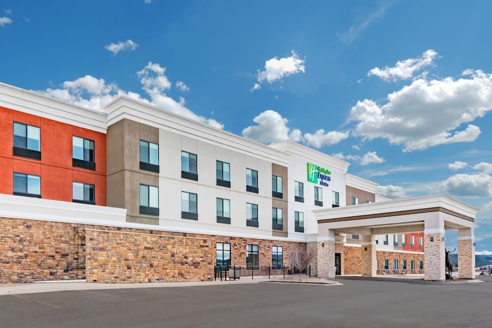 Holiday Inn Express & Suites Trinidad by IHG