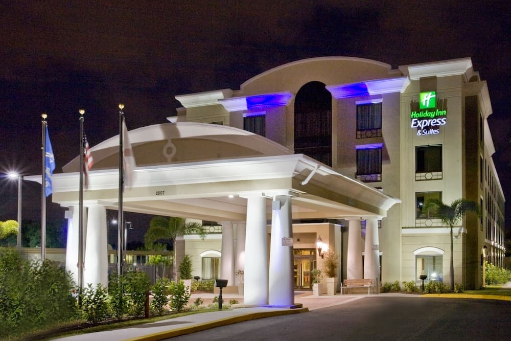Holiday Inn Express & Suites Tampa USF Busch Gardens by IHG
