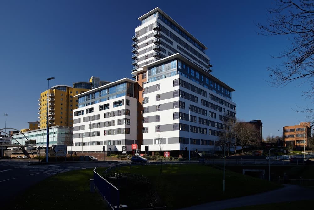 Skyline Plaza by Viridian Apartments