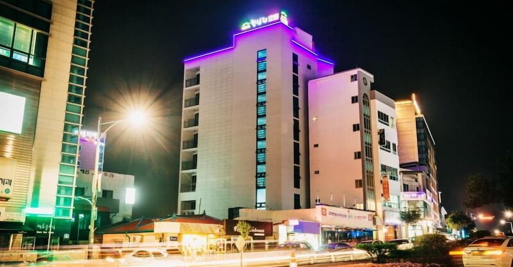 Konaklama yerinin ön cephesi