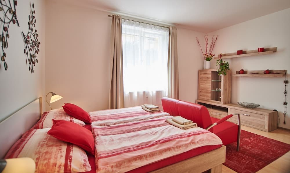 2 Bedroom Home near Prague Castle