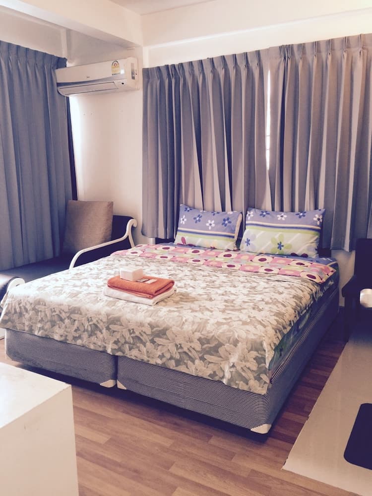 Nine Place Sukhumvit 40 - Hostel
