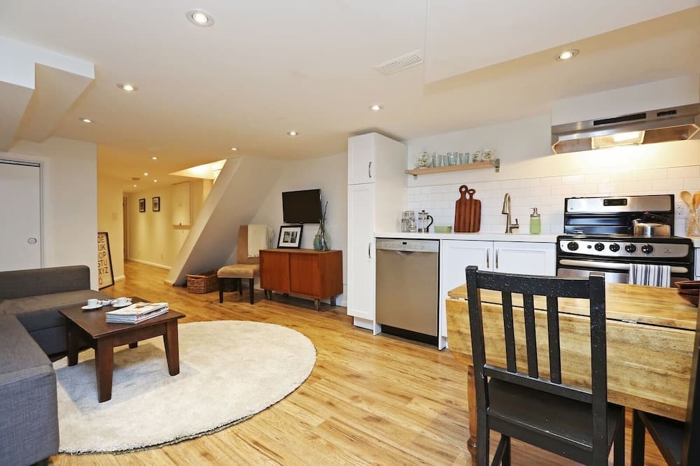 Applewood Suites - Danforth Basement