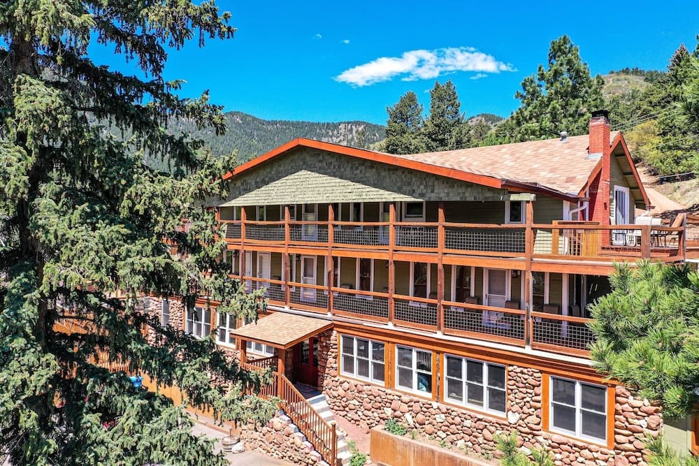 The Green Mountain Falls Lodge