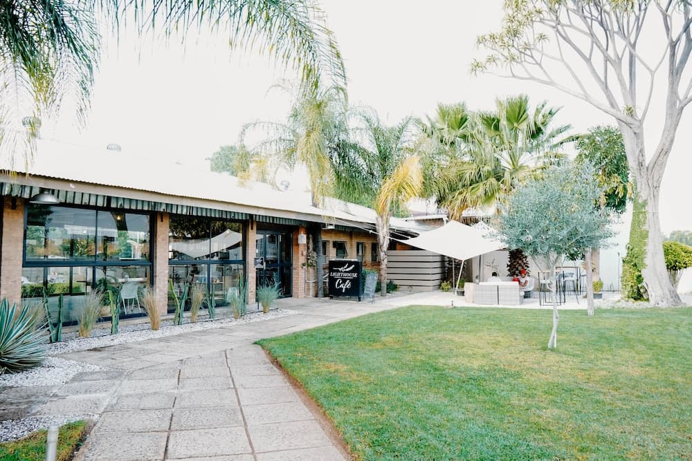 Lighthouse Guesthouse & Cafe