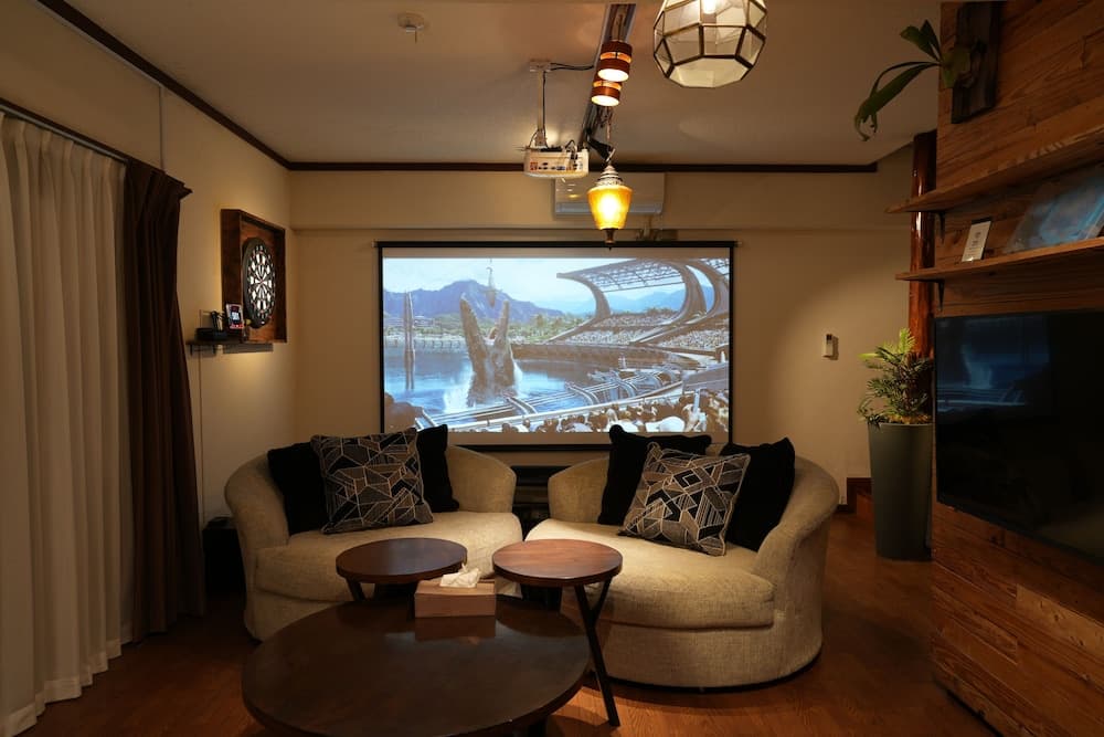 CINEMA RESORTS 3