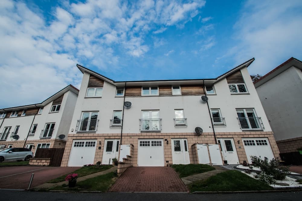 Orange Apartments 46 Shaw Road