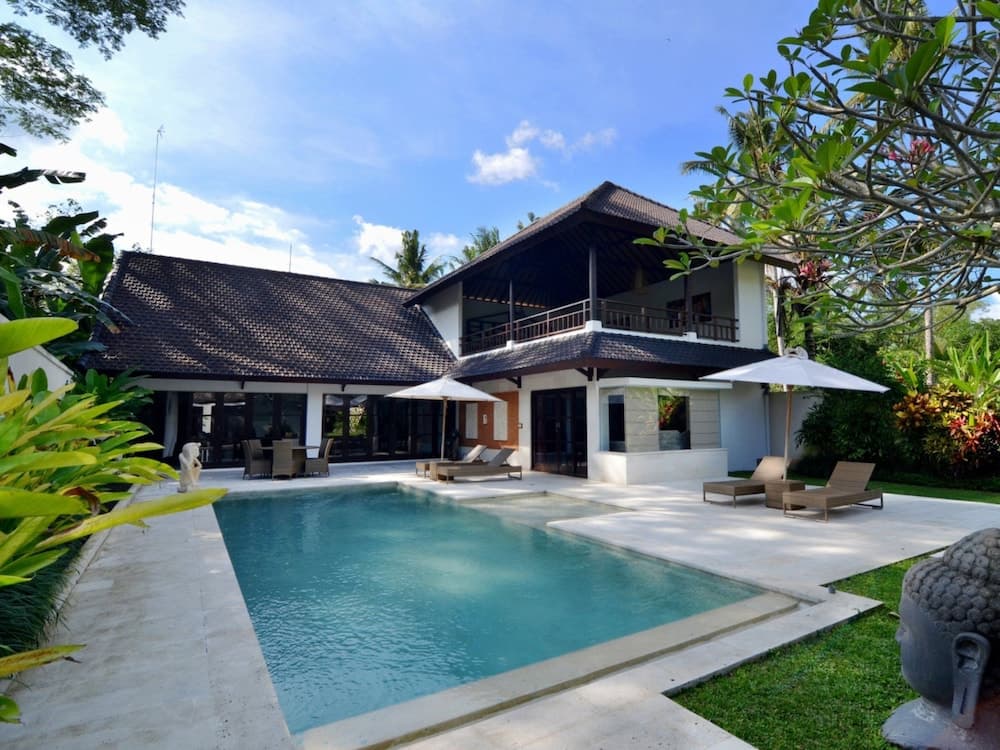 Villa Candi Kecil Tujuh by Villa Finder