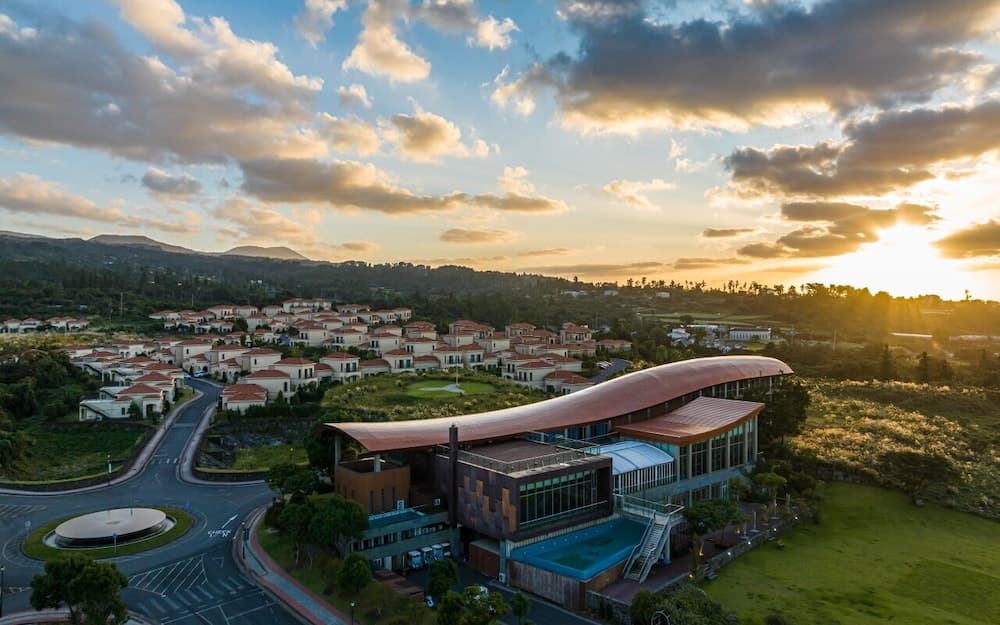 Camphortree Hotel & Resort