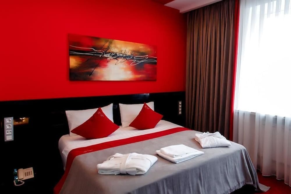 Mildom Premium Hotel