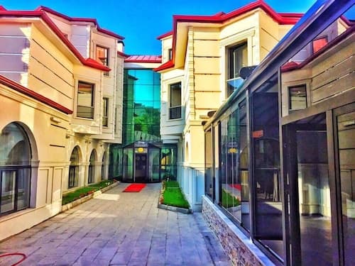 Kars-ı Şirin Otel