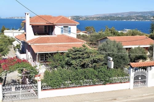 Tzivras Villa & Apartments