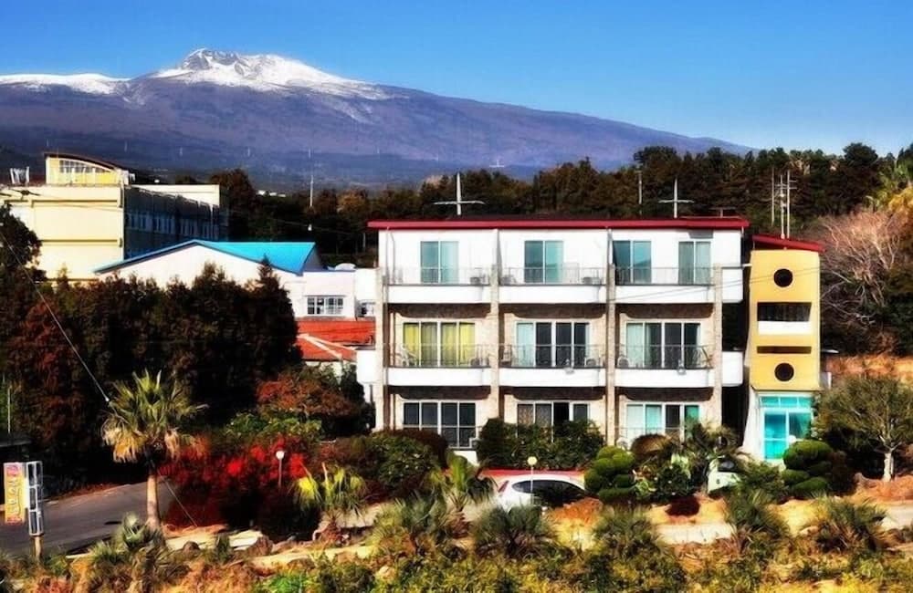 Konaklama yerinin ön cephesi