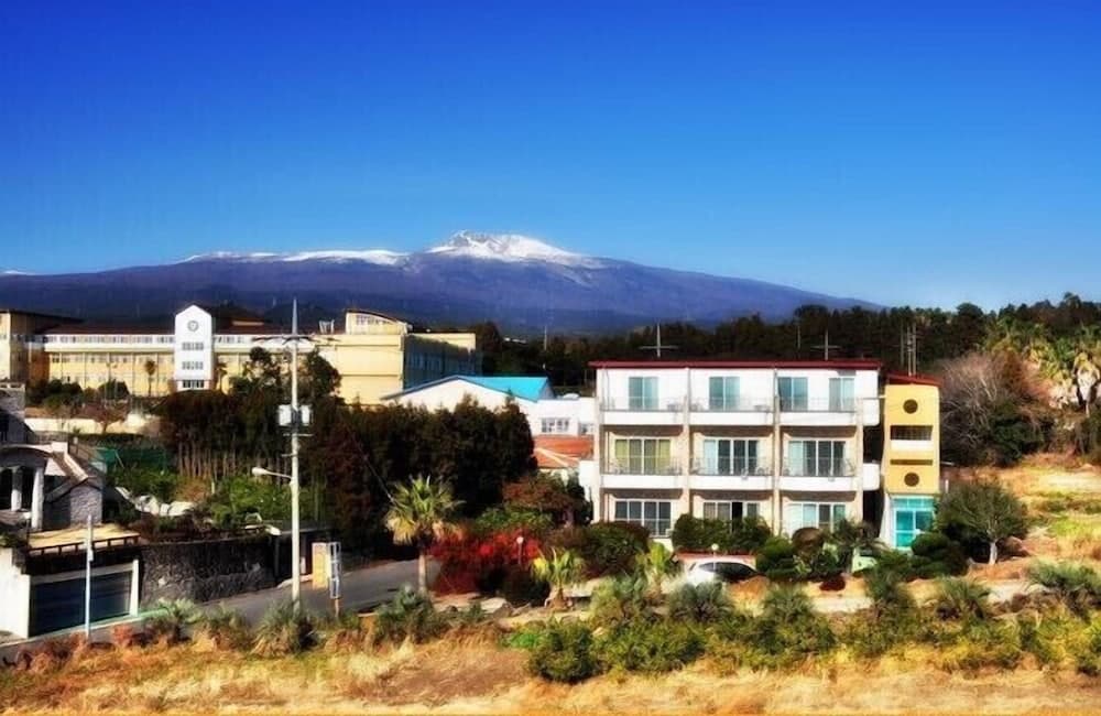 Konaklama yerinin ön cephesi