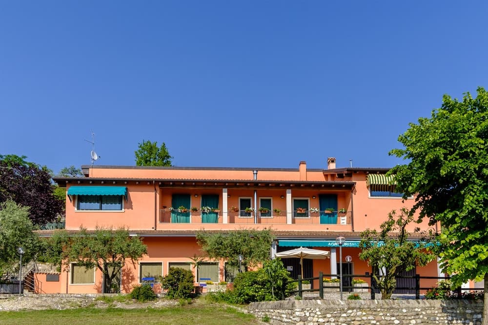 Konaklama yerinin ön cephesi