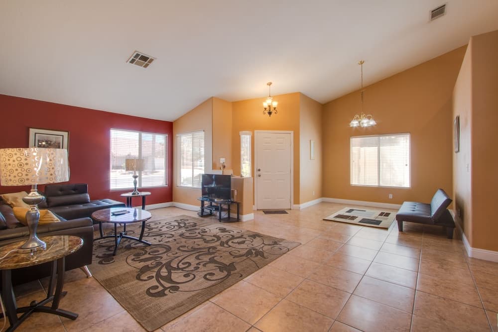 Beautiful Spacious House very Nice area