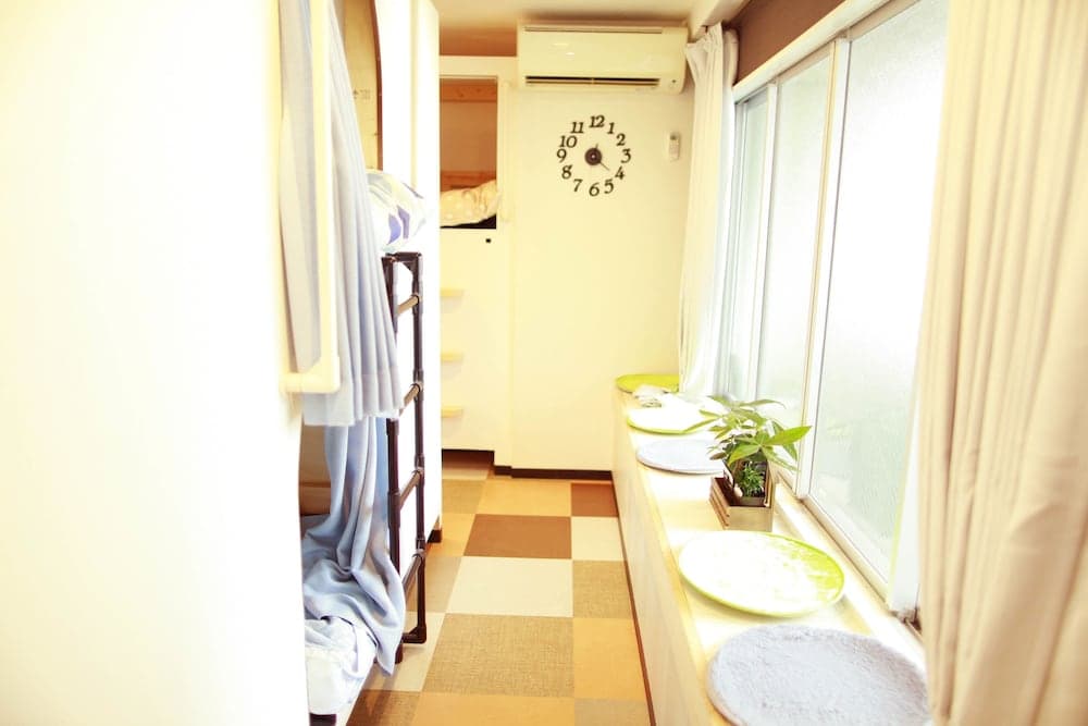 G'inns guest house - Hostel