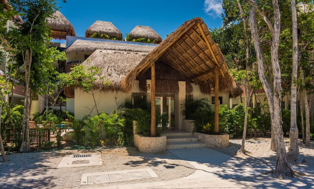 Anam 1 bedroom apartment with balcony sleeps 3