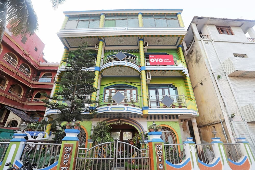 Capital O 6077 Hotel Ashraya