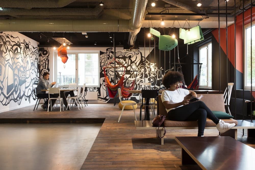 Lobi dinlenme salonu