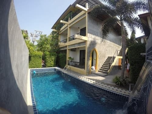 B Happy Resort