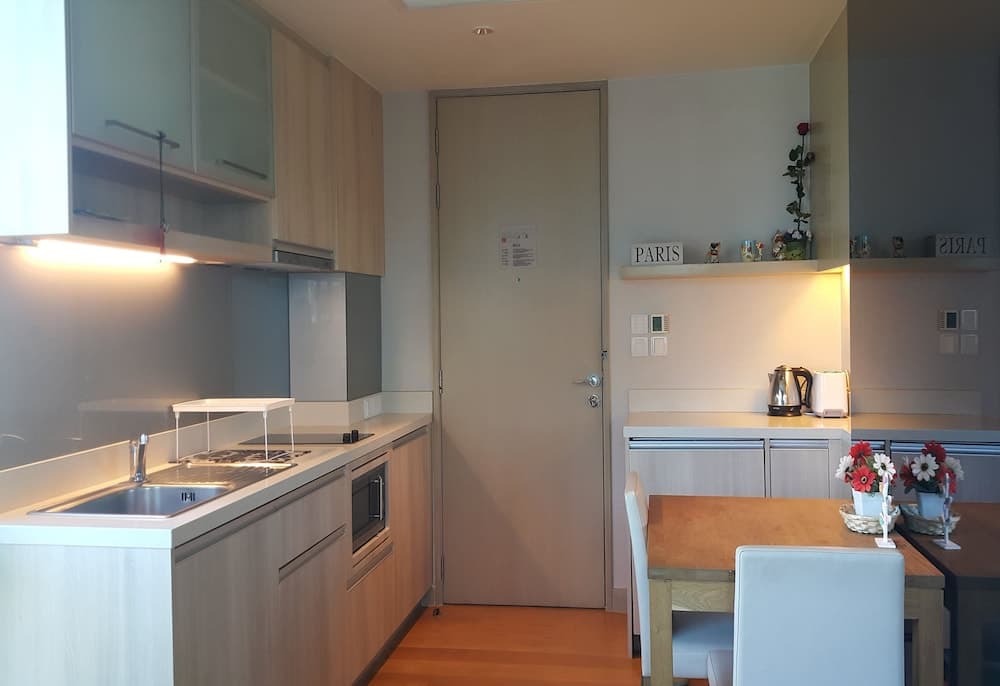 Odada yemek servisi