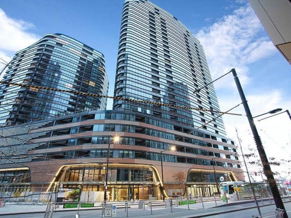 Melbourne Docklands Luxury Seaview Apartment