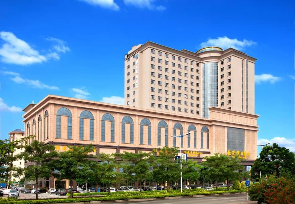 YINHAO HOLIDAY HOTEL
