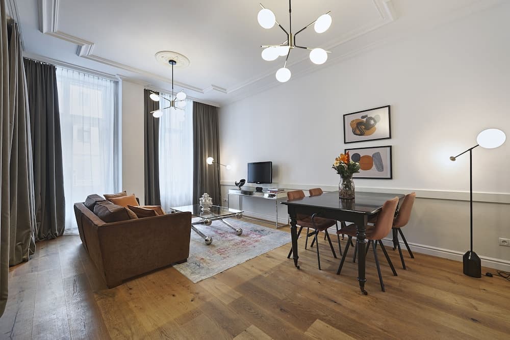 6 Rooms - Garnisongasse