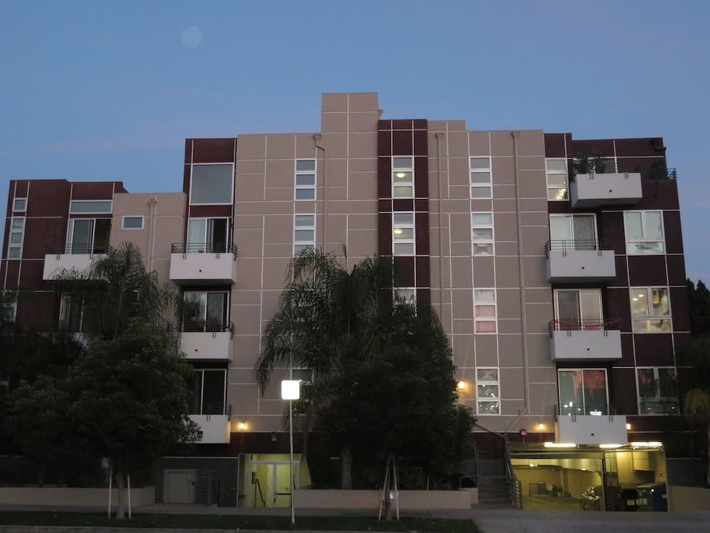 2 Bed 2 Bath in Studio City